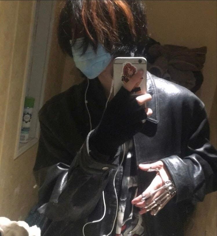 Featured image of post Aesthetic Grunge Emo Pfp Boy